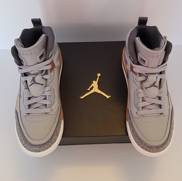 1Y JORDAN SPIZIKE GP WOLF GREY/DARK GREY - Picture 1 of 8
